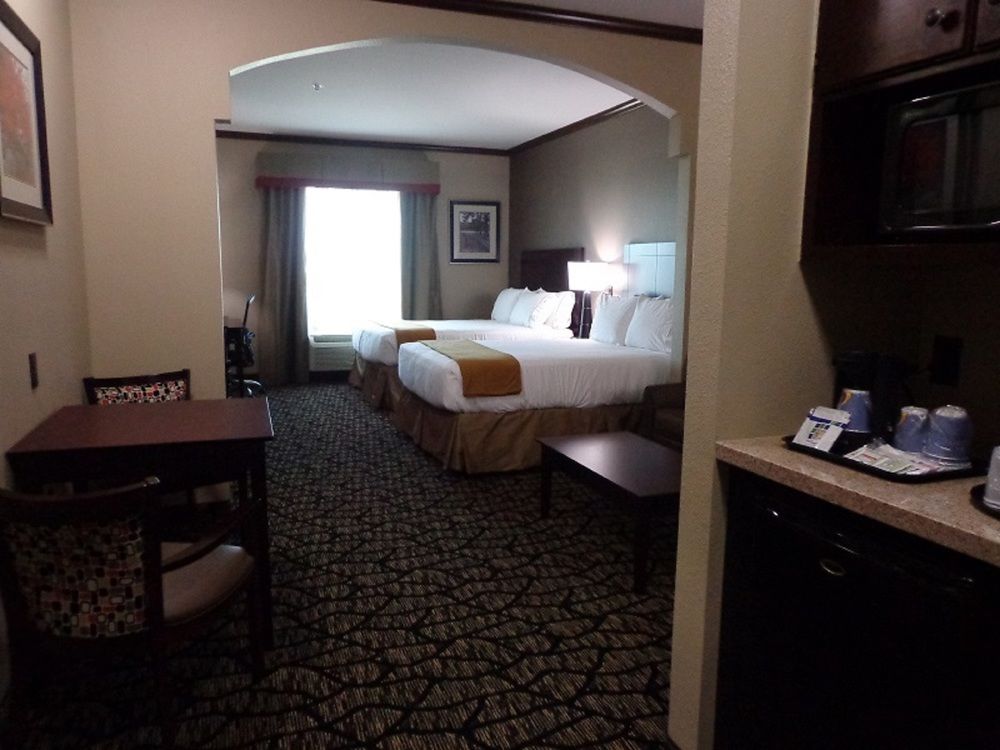 HOLIDAY INN EXPRESS HOTEL & SUITES LUBBOCK SOUTH in Lubbock, Tx