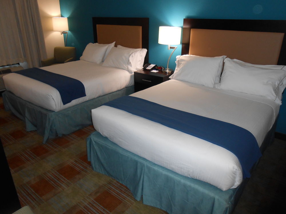 HOLIDAY INN EXPRESS & SUITES HOUSTON NORTHWEST-BROOKHOLLOW in Houston, Tx