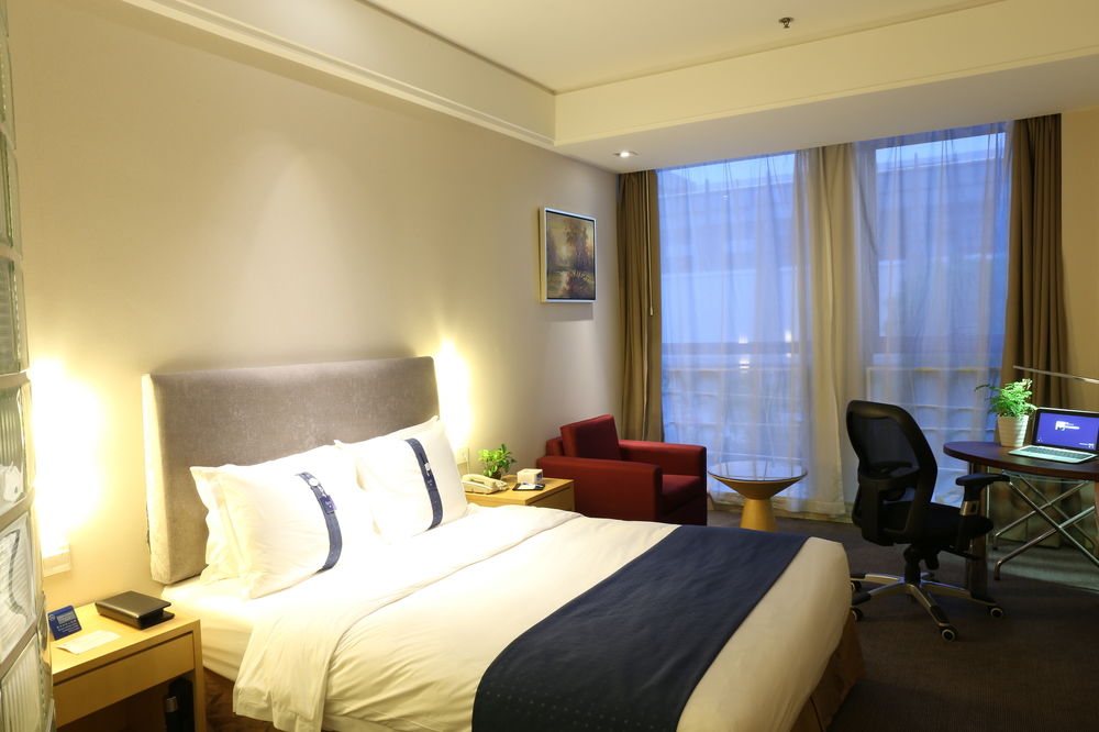 HOLIDAY INN EXPRESS XINGHU in Nantong