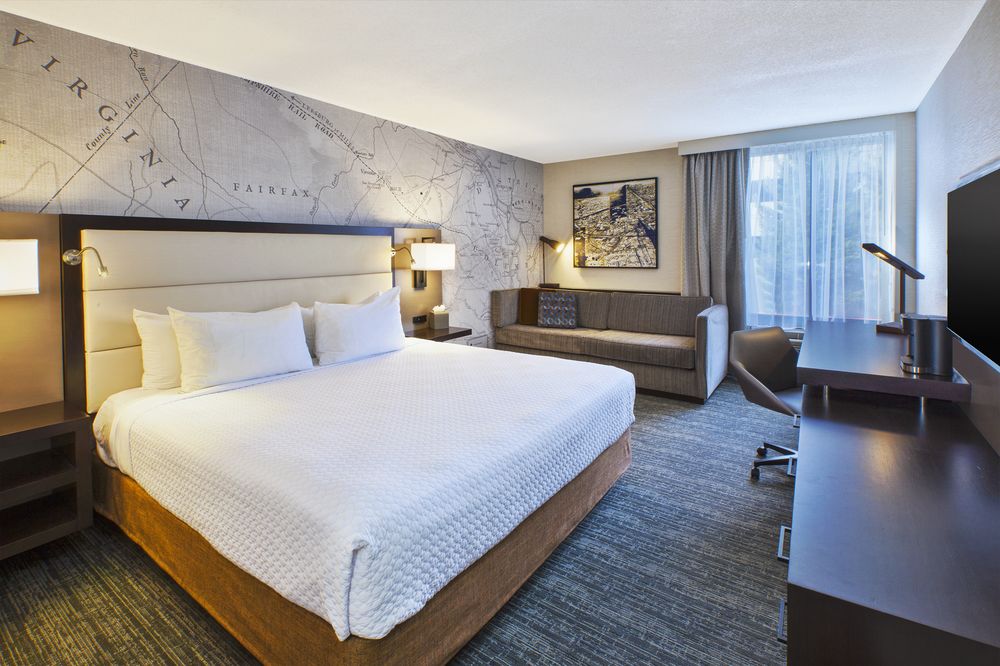 DOUBLETREE BY HILTON MCLEAN TYSONS in Mclean,Va