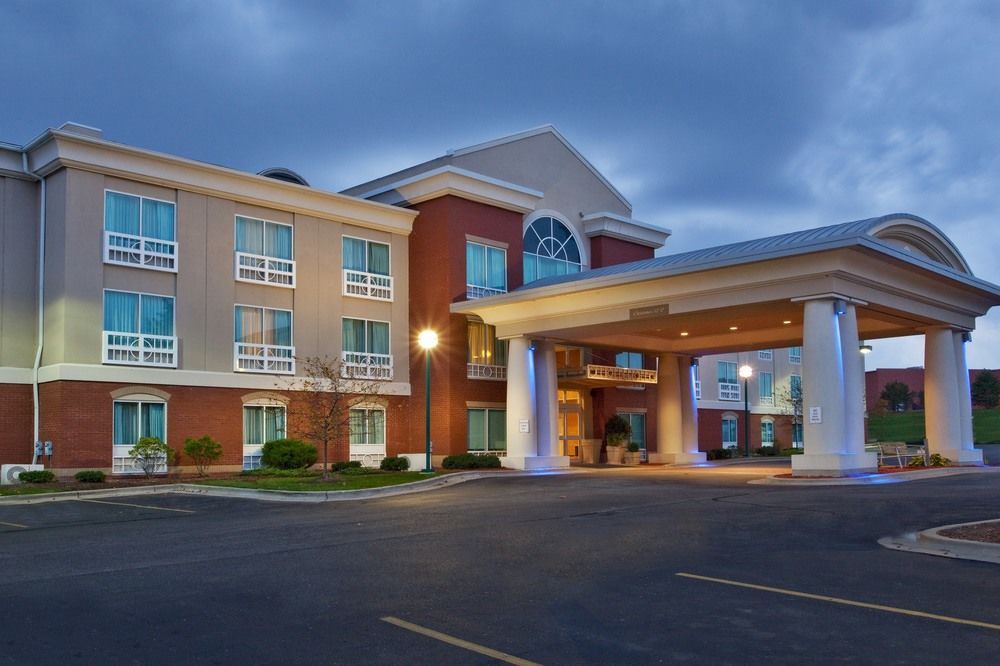 HOLIDAY INN EXPRESS HOTEL & SUITES GRAND RAPIDS-NORTH in Walker, Mi
