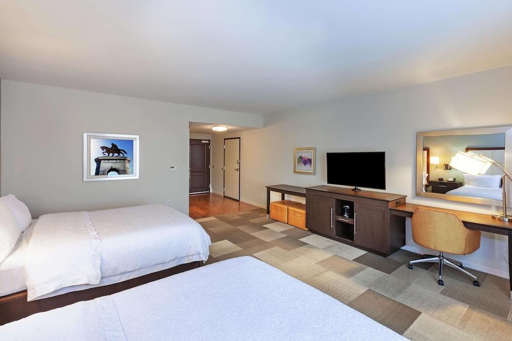 Hampton Inn & Suites by Hilton Houston North IAH in Houston, Tx