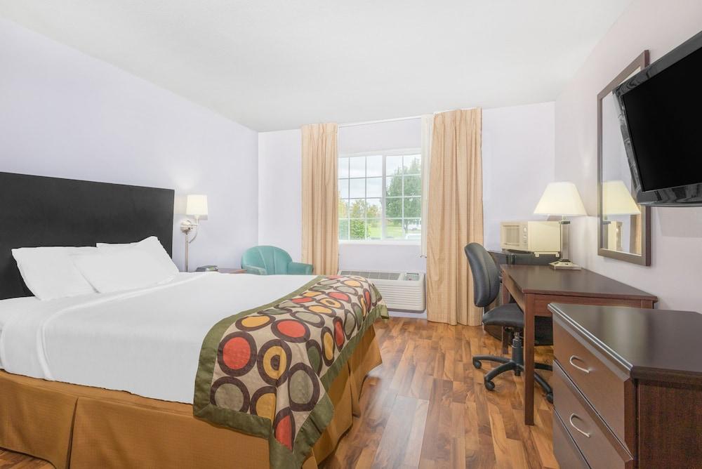SUPER 8 BY WYNDHAM PLAINFIELD/INDIANAPOLIS ARPT in Indianapolis