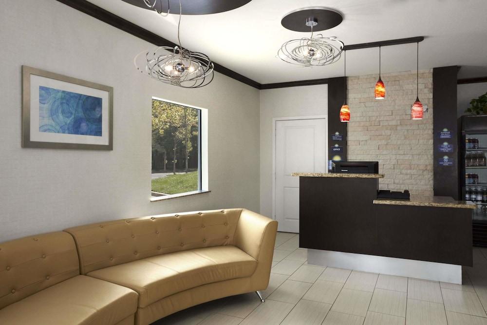 DAYS INN & SUITES BY WYNDHAM GONZALES in Gonzales, Tx