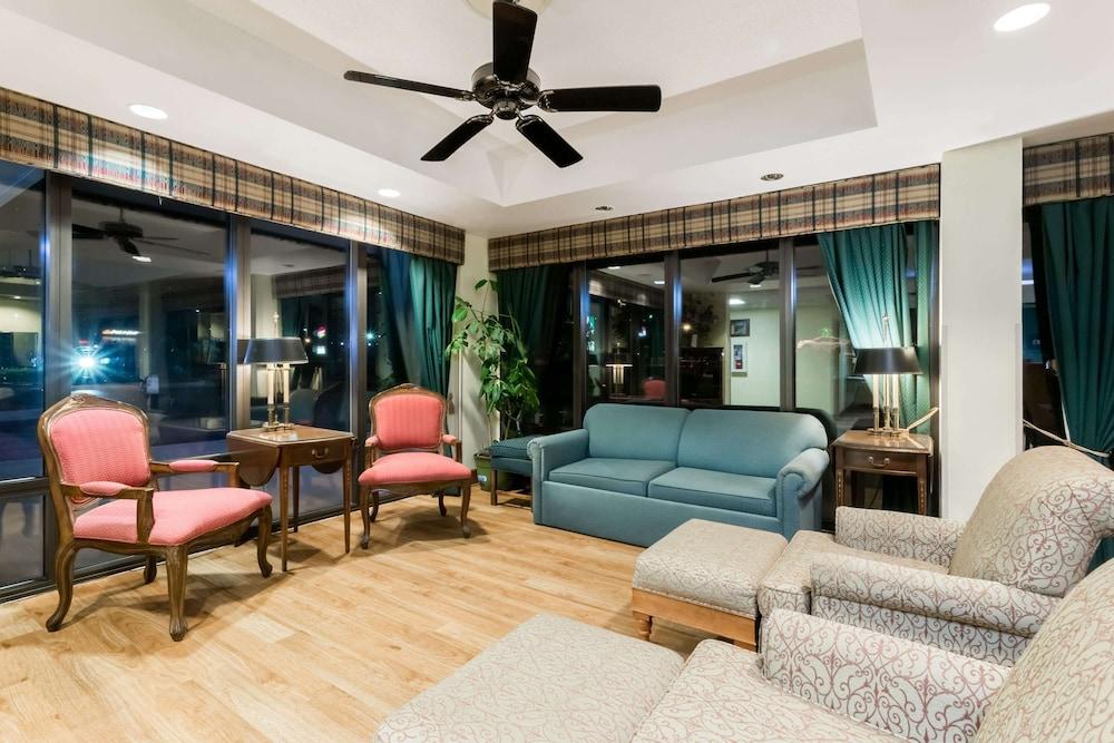 DAYS INN BY WYNDHAM MARIANNA in Marianna, Fl