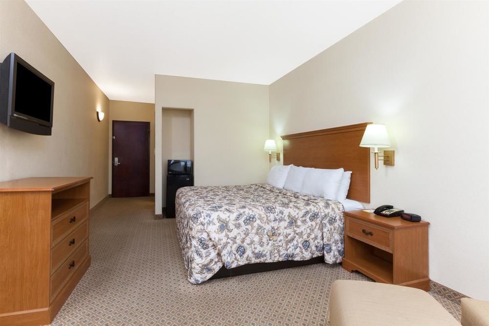 DAYS INN BY WYNDHAM SAN ANTONIO AT PALO ALTO in San Antonio,Tx