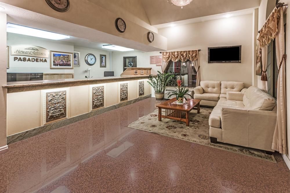 HOWARD JOHNSON BY WYNDHAM PASADENA in Pasadena, Ca
