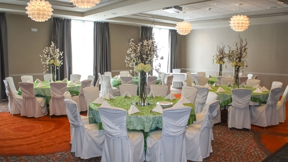 HOLIDAY INN HOTEL & SUITES DAVENPORT in Davenport