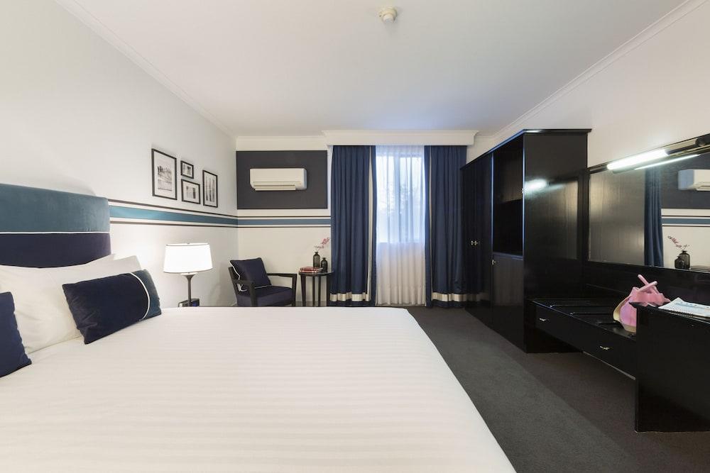 Ramada by Wyndham Diplomat Canberra in Canberra, Act