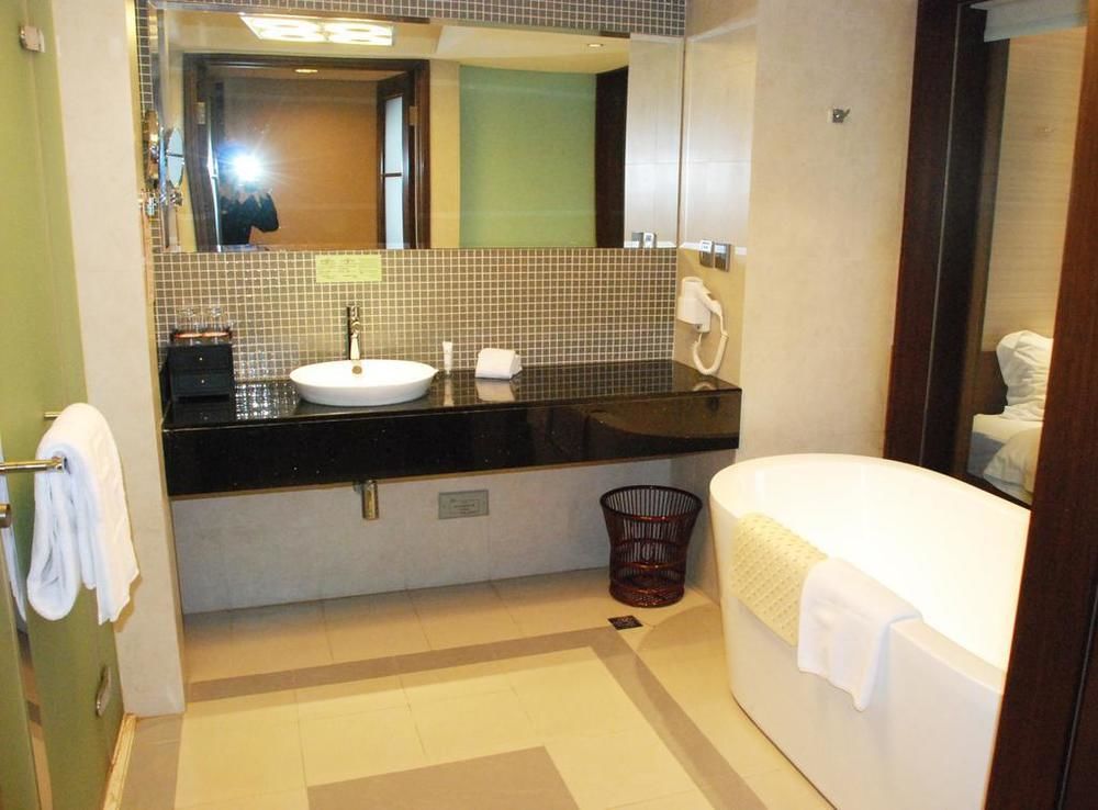 Howard Johnson by Wyndham Caida Plaza Shanghai in Shanghai