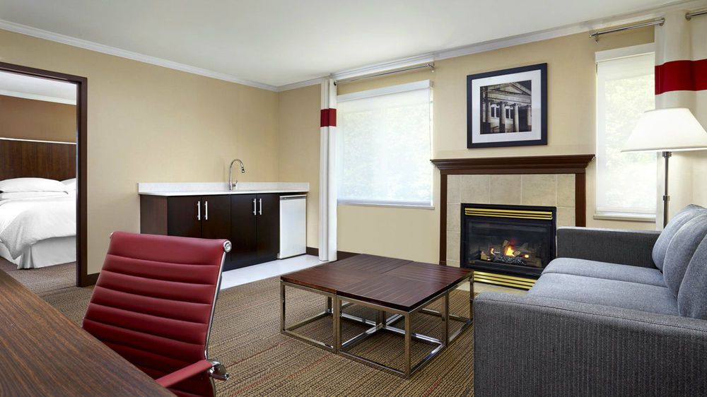 FOUR POINTS BY SHERATON SURREY in Surrey, Bc