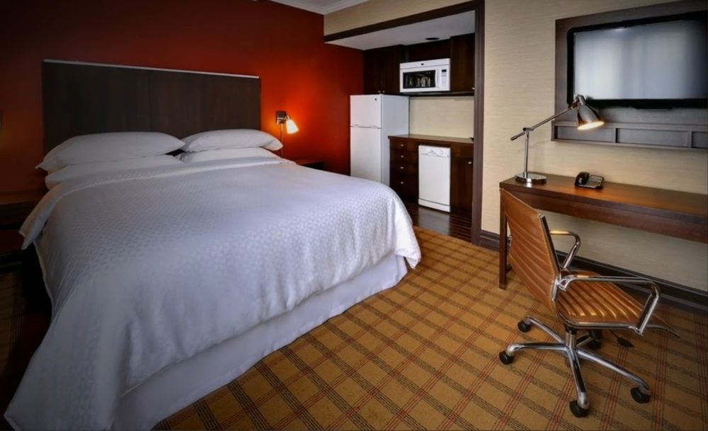 FOUR POINTS BY SHERATON TORONTO MISSISSAUGA in Mississauga
