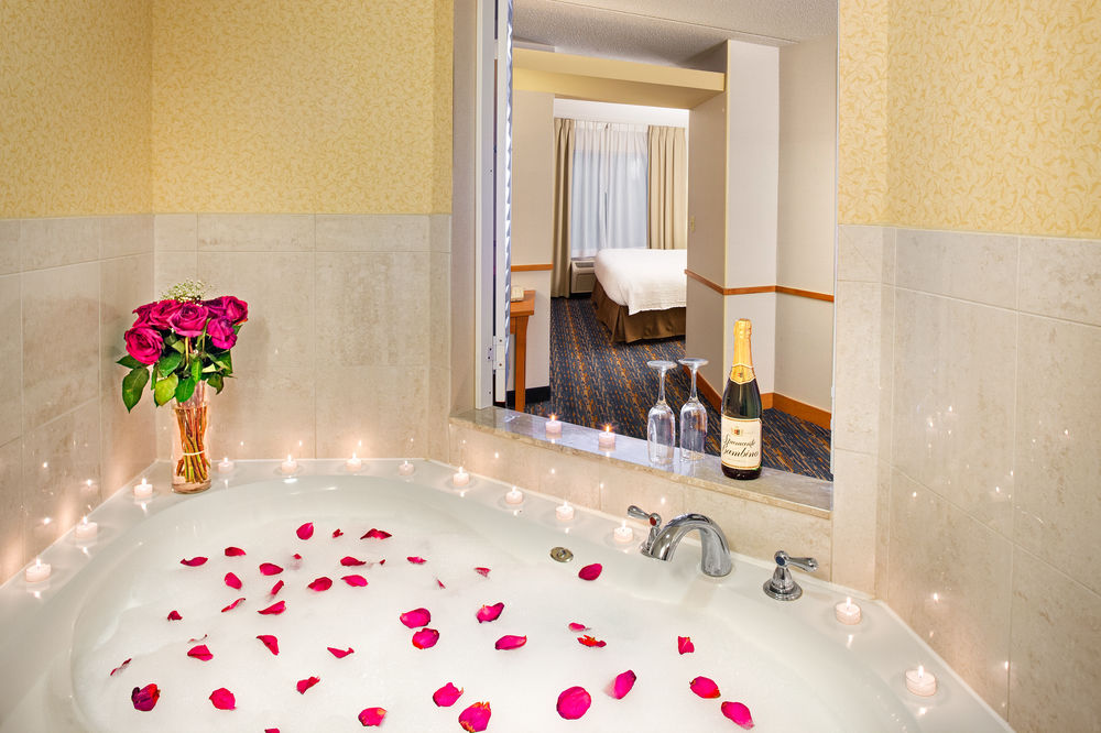FAIRFIELD INN AND SUITES BY MARRIOTT BRAMPTON in Brampton