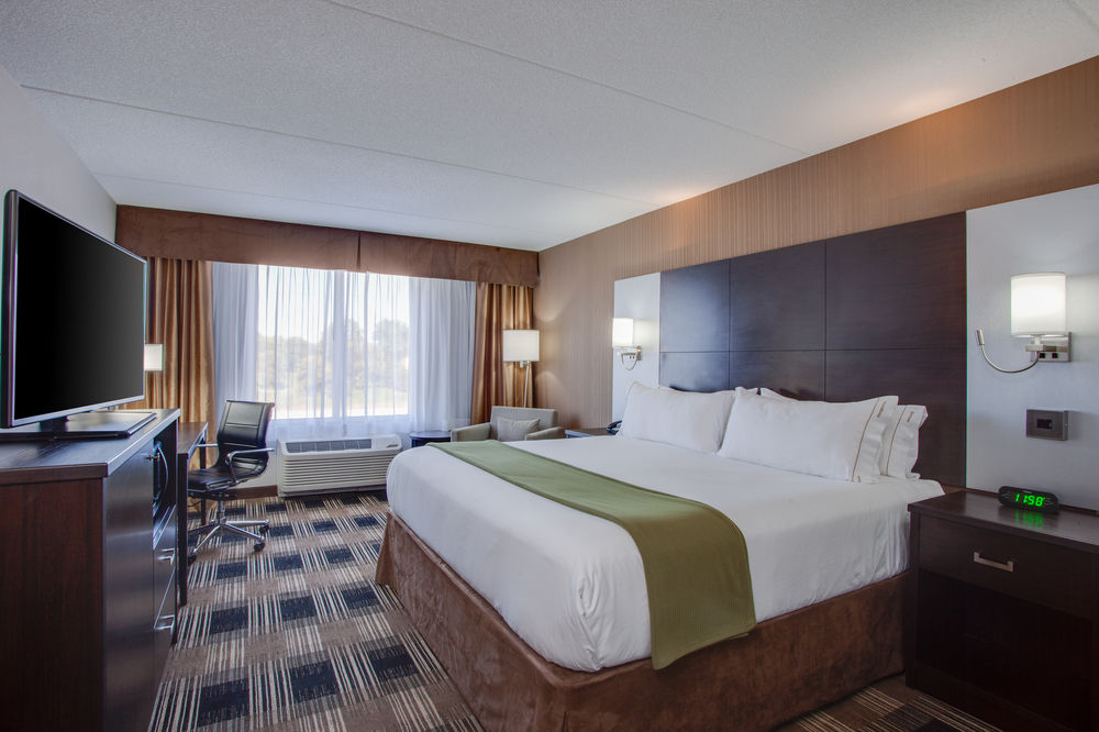 HOLIDAY INN EXPRESS & SUITES ORLEANS SOUTHWEST in Ottawa, On