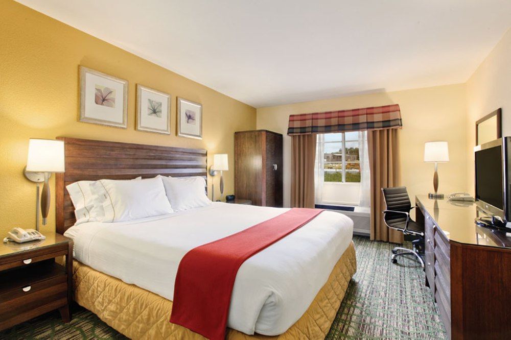 HOLIDAY INN EXPRESS HOTEL & SUITES SAN DIEGO-ESCONDIDO in San Diego, Ca