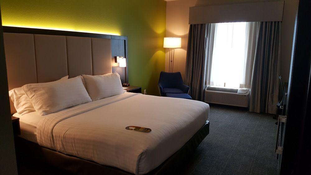 Holiday Inn Express & Suites Pearland By IHG in Houston, Tx