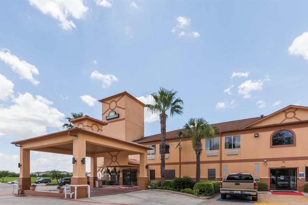 Days Inn & Suites by Wyndham Pasadena in Houston, Tx