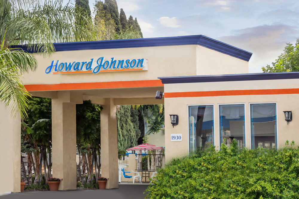HOWARD JOHNSON HOTEL & SUITES BY WYNDHAM ORANGE in Anaheim