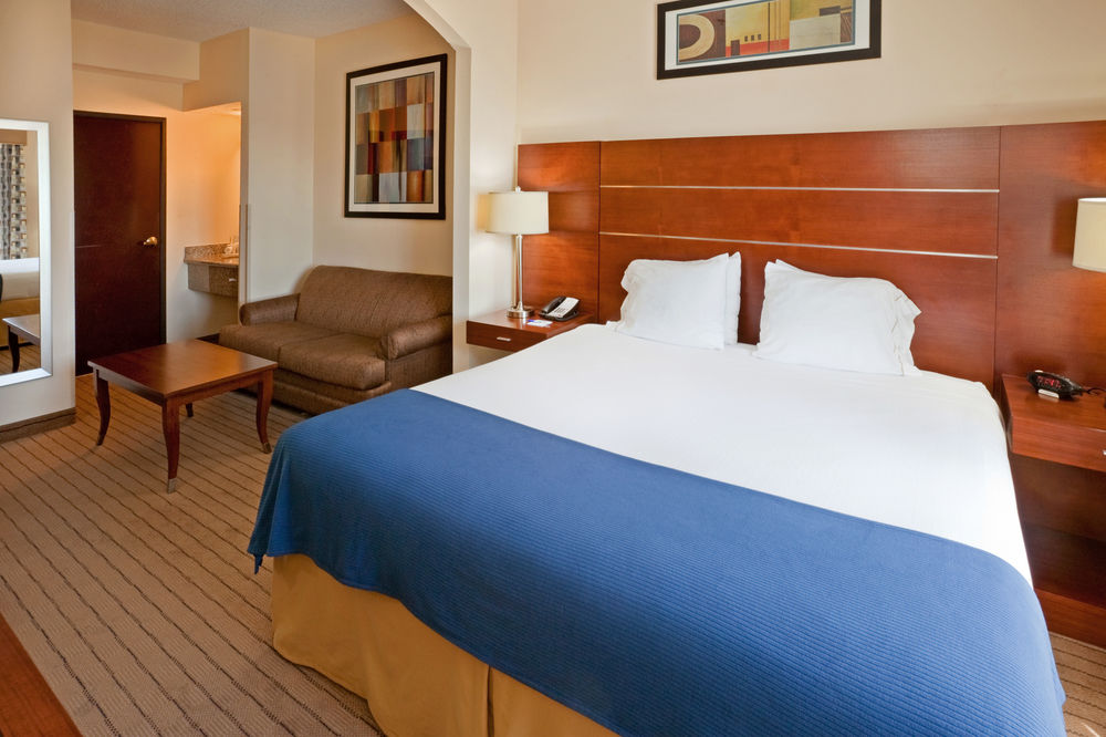 HOLIDAY INN EXPRESS HOTEL & SUITES DALLAS PARK CENTRAL NORTHEAST in Dallas, Tx