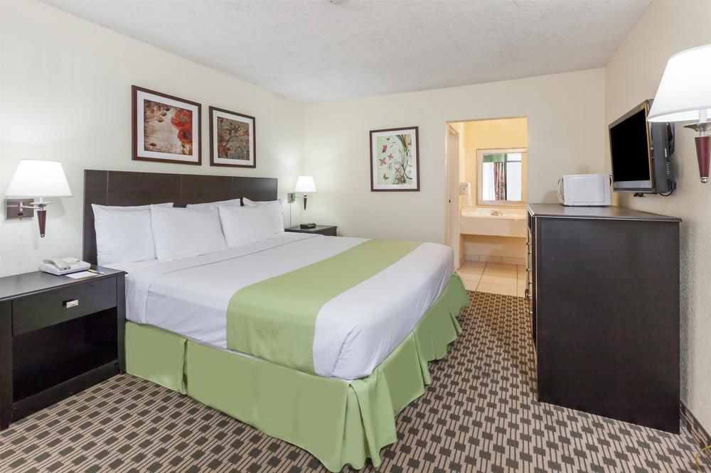 Days Inn by Wyndham Irving Grapevine DFW Airport North in Dallas, Tx