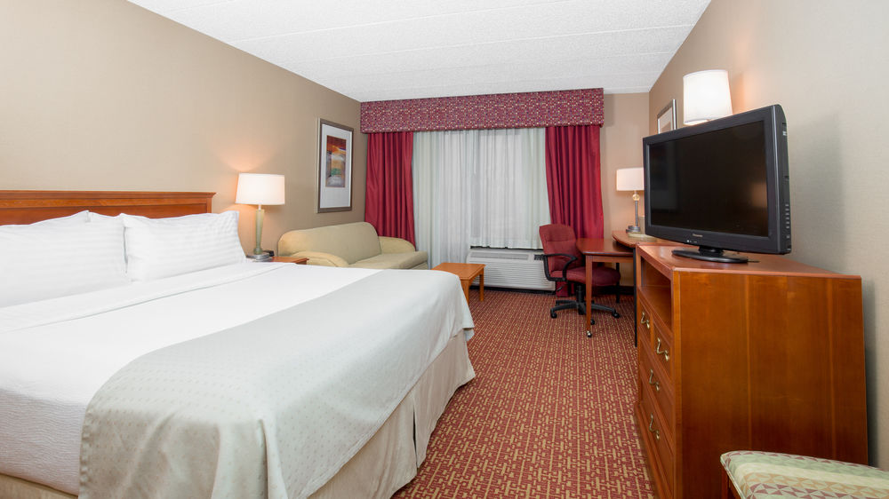 HOLIDAY INN CHICAGO NW CRYSTAL LK CONV CTR in Chicago