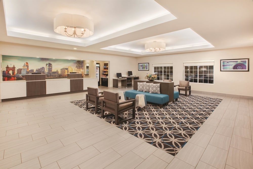 La Quinta Inn & Suites by Wyndham Cincinnati Airpt Florence in Florence, Ky