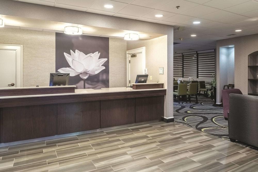 Howard Johnson by Wyndham Sacramento Downtown in Sacramento, Ca