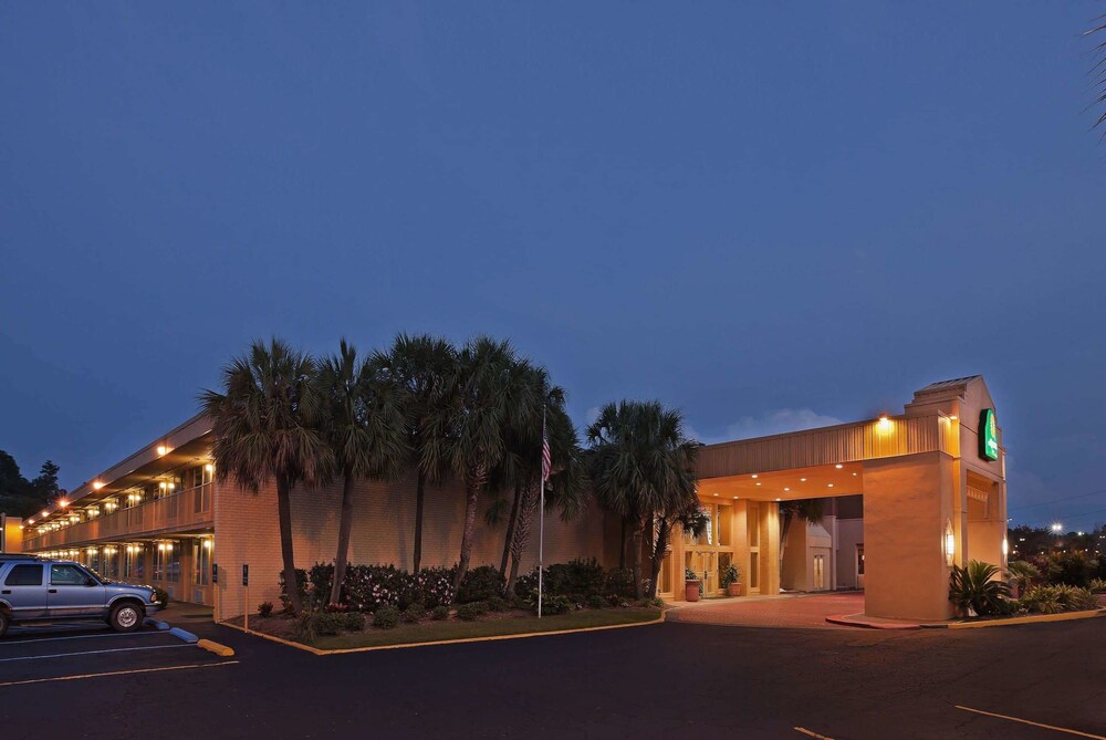 LA QUINTA INN BY WYNDHAM NEW ORLEANS SLIDELL in Slidell, La