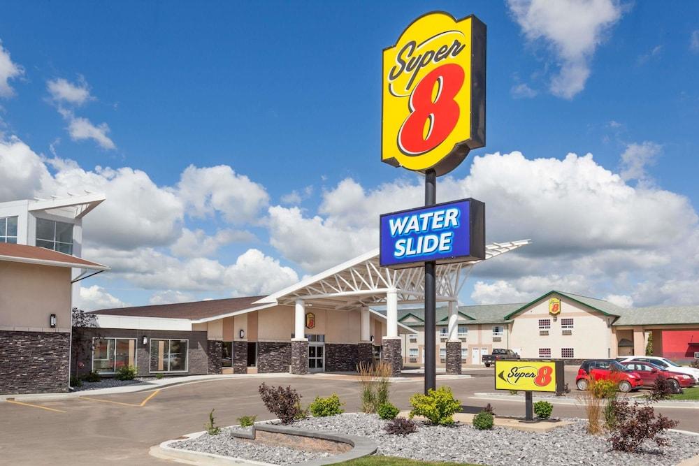 SUPER 8 BY WYNDHAM WETASKIWIN in Wetaskiwin, Ab