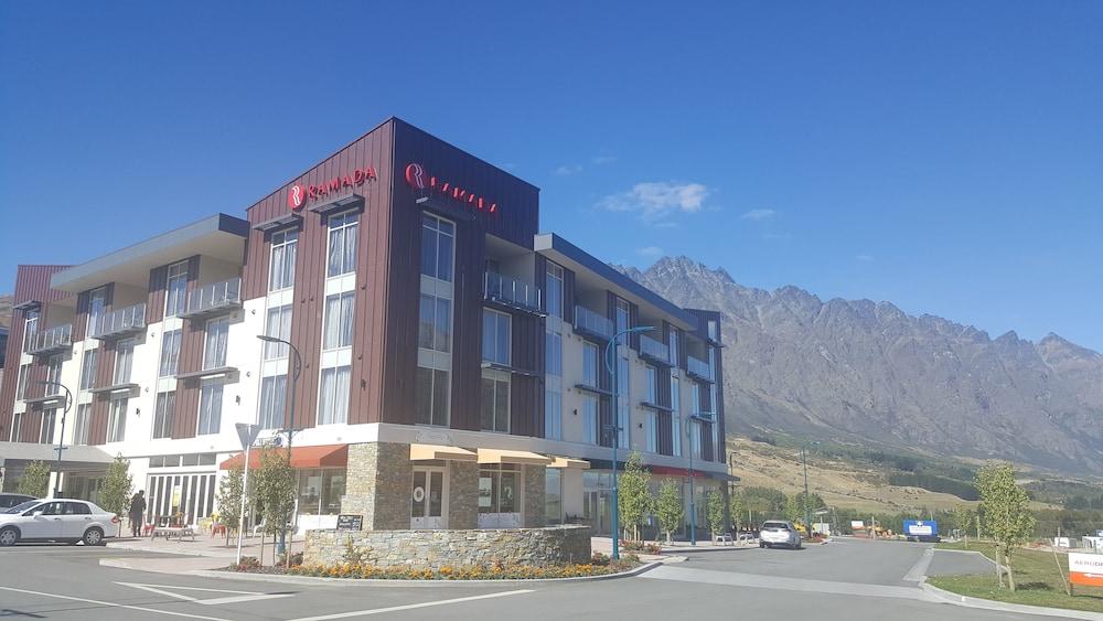 Ramada Suites by Wyndham Queenstown Remarkables Park in Queenstown