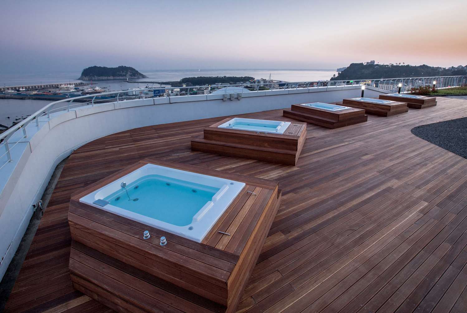 HOWARD JOHNSON BY WYNDHAM JEJU SEOGWIPO HARBOR in Seogwipo