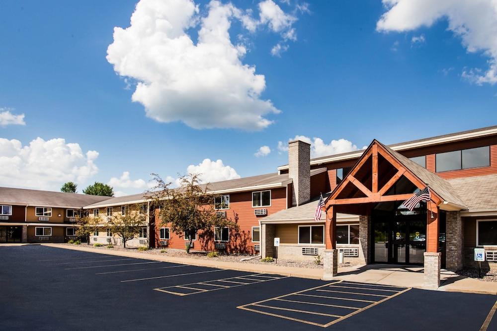 AmericInn by Wyndham Menomonie in Menomonie, Wi