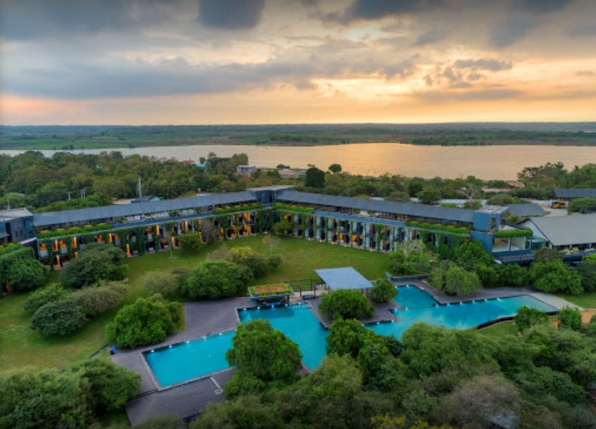 DoubleTree by Hilton Weerawila Rajawarna Resort in Wirawila