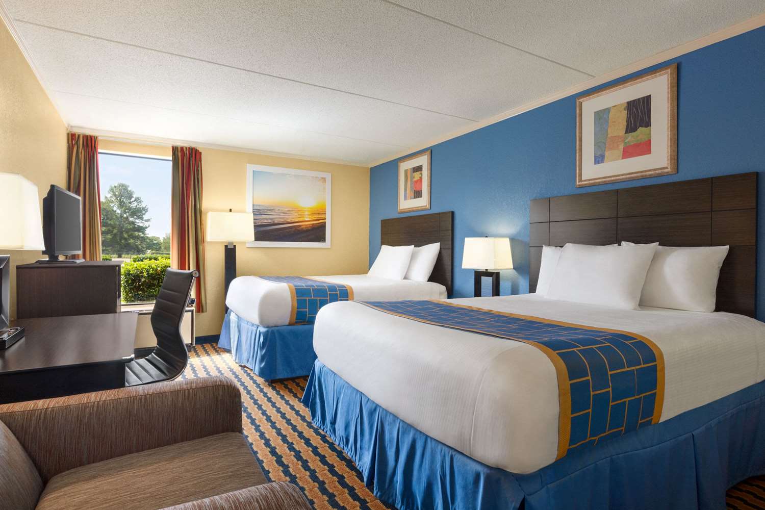 Days Inn & Suites by Wyndham Fort Bragg/Cross Creek Mall in Fayetteville, Nc
