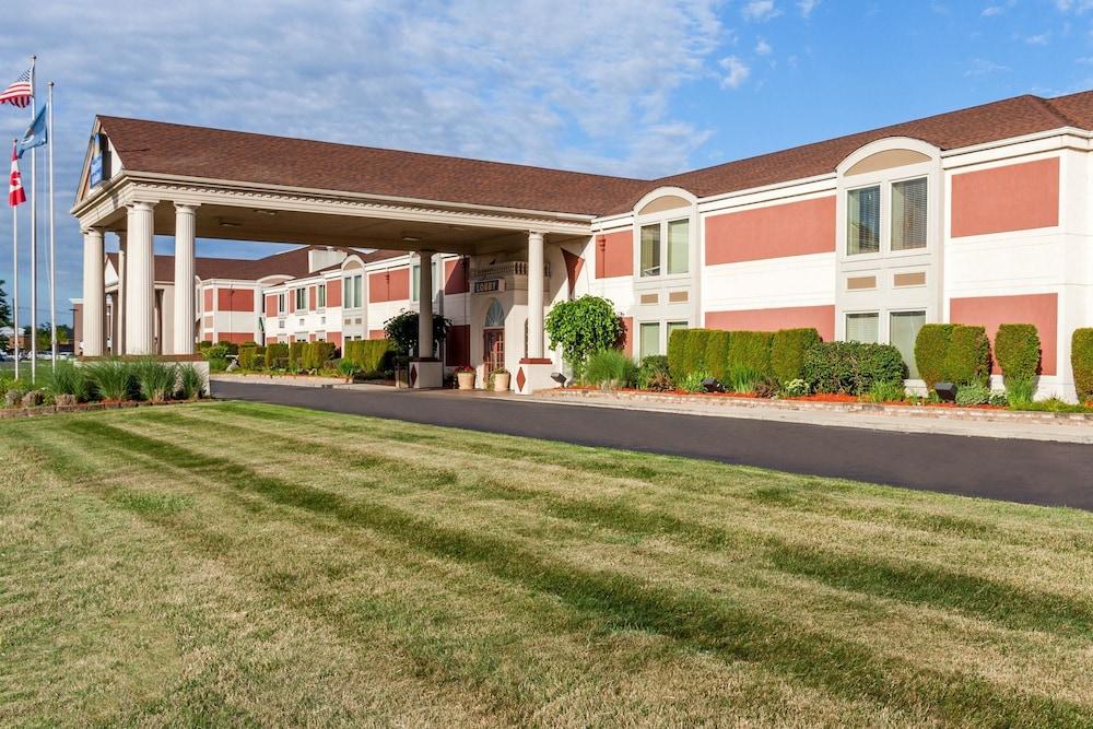 Days Inn & Suites by Wyndham Roseville/Detroit Area in Roseville-Mi