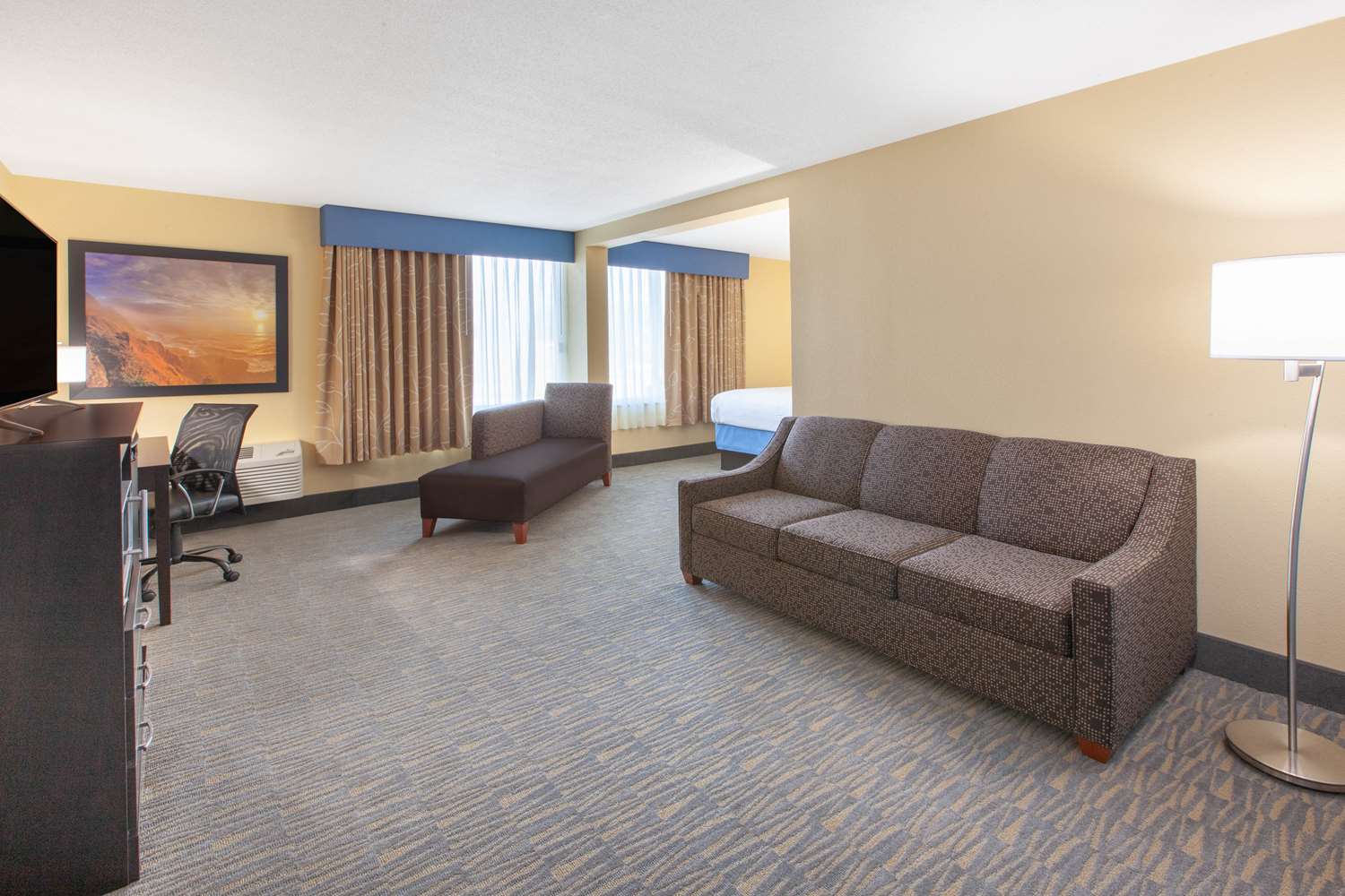 Days Inn & Suites by Wyndham Grand Rapids Near Downtown in Grand Rapids, Mi