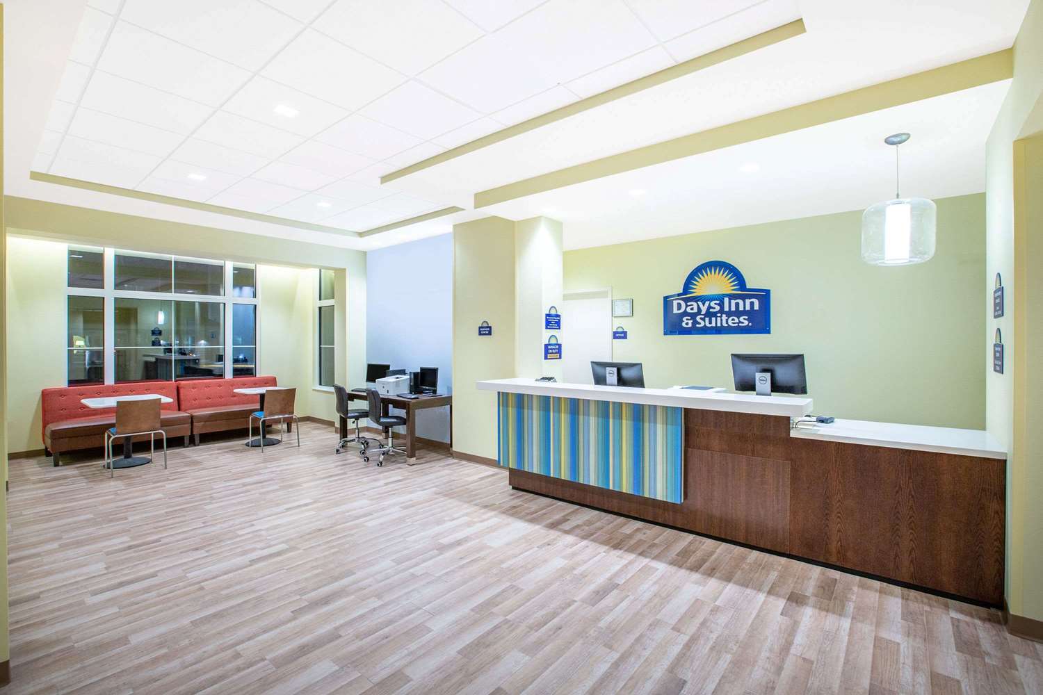 Days Inn & Suites by Wyndham Kearney in Kearney, Ne