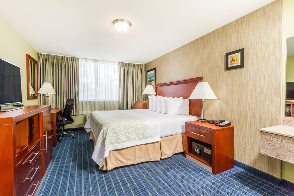 Days Inn by Wyndham Windsor Locks / Bradley Intl Airport in Windsor Locks, Ct