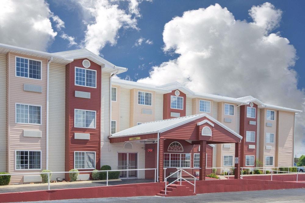 DAYS INN BY WYNDHAM SALLISAW in Sallisaw, Ok