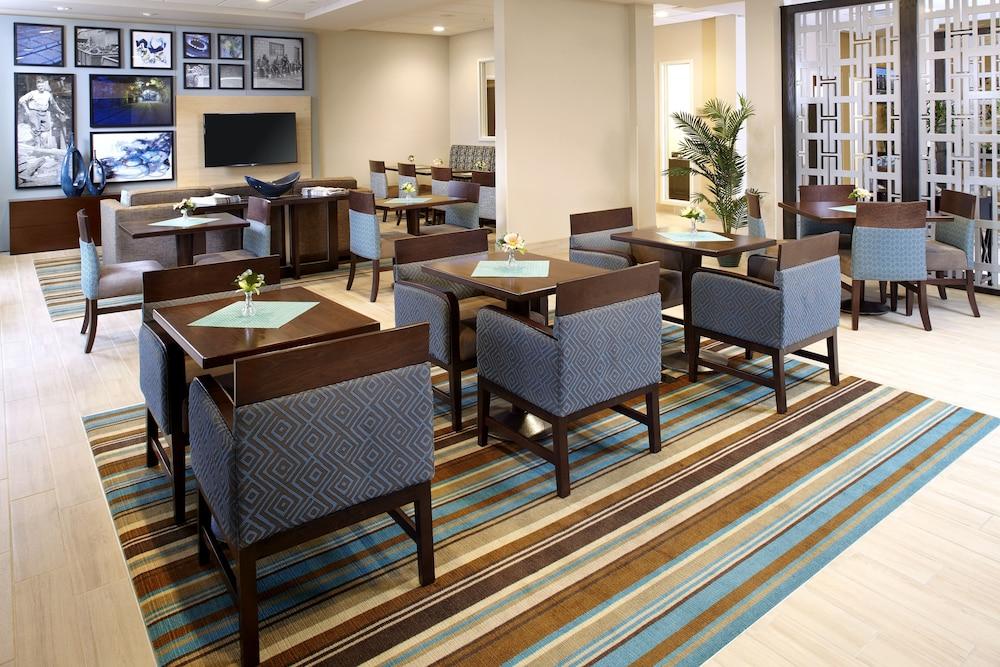 Hawthorn Suites by Wyndham Wheeling at the Highlands in Triadelphia, Wv