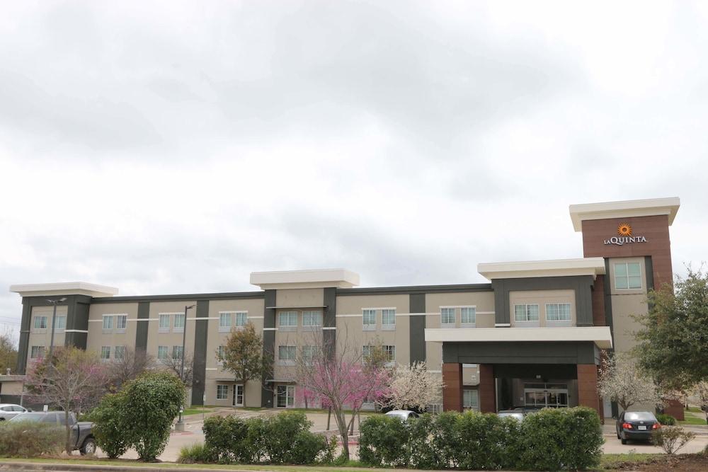 La Quinta Inn & Suites by Wyndham Austin NW/Lakeline Mall in Austin, Tx