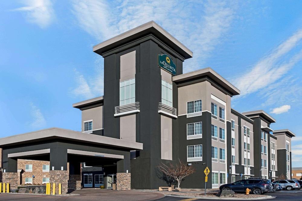 La Quinta Inn & Suites by Wyndham Denver Gateway Park in Denver