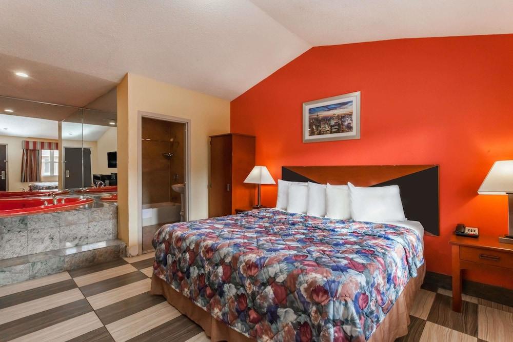 Travelodge by Wyndham Jersey City in Jersey City