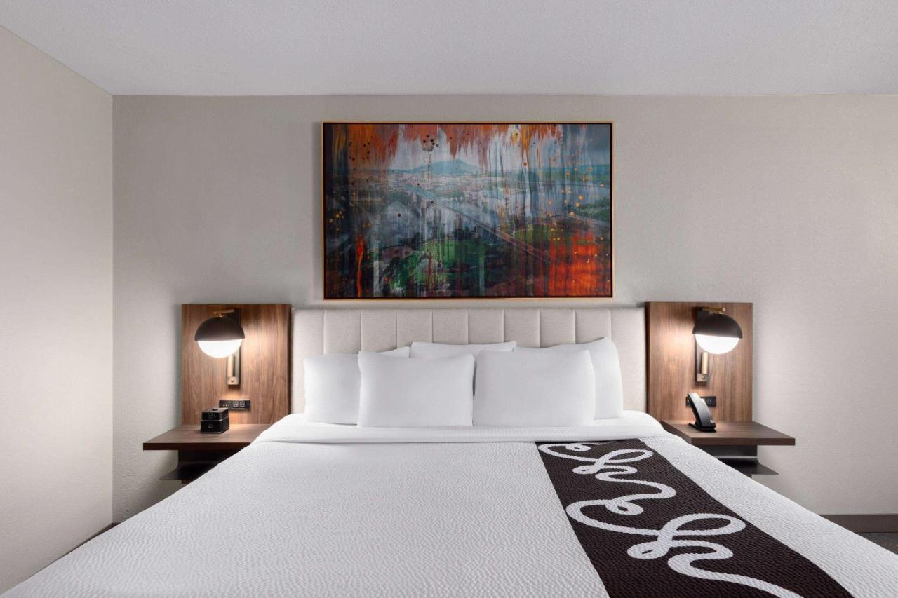 La Quinta Inn & Suites by Wyndham Knoxville Papermill in Knoxville. Tn