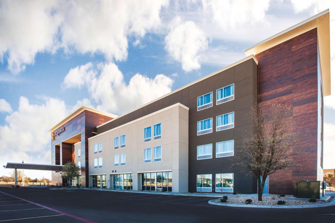La Quinta Inn & Suites by Wyndham Lubbock South in Lubbock, Tx