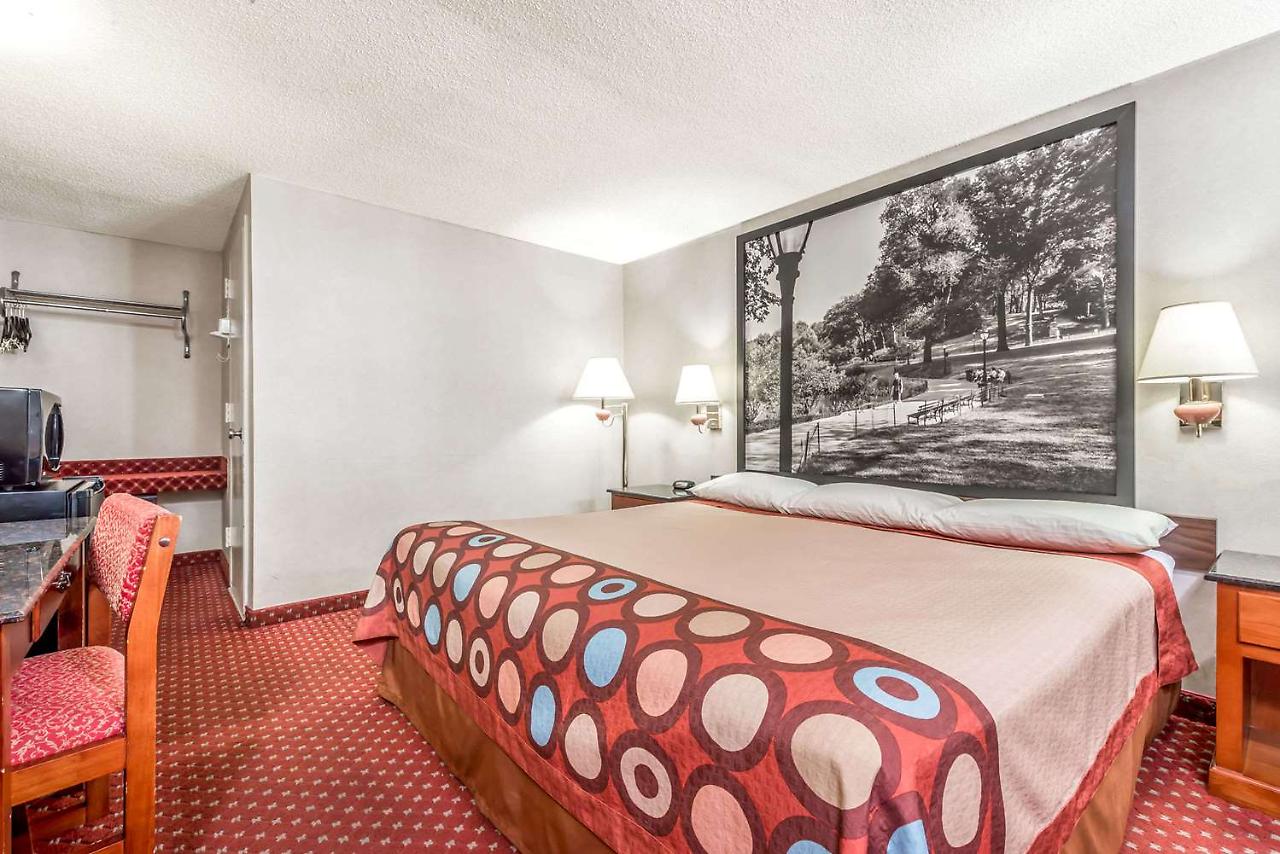 Super 8 by Wyndham North Bergen NJ/NYC Area in North Bergen, Nj