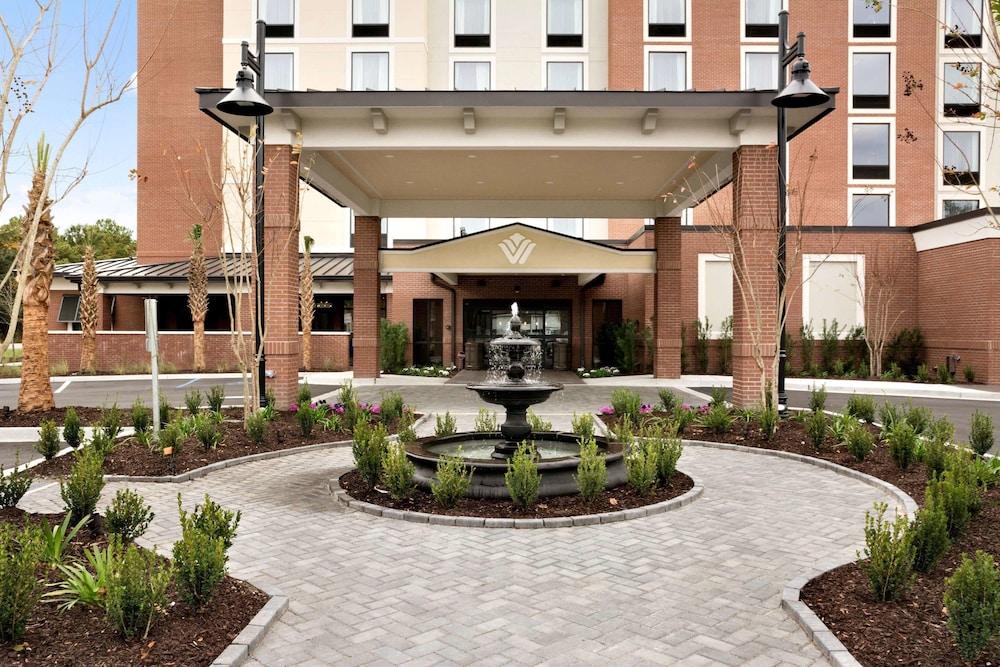 DoubleTree by Hilton Charleston Mount Pleasant in Mount Pleasant, Sc
