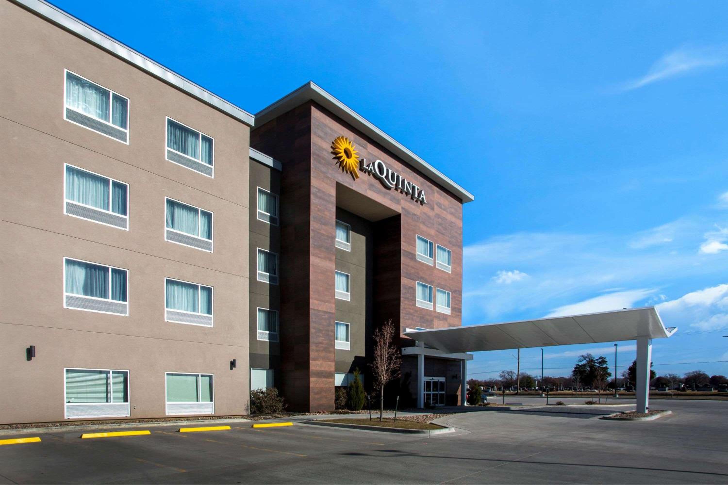 La Quinta Inn & Suites by Wyndham Pittsburg in Pittsburg, Ks