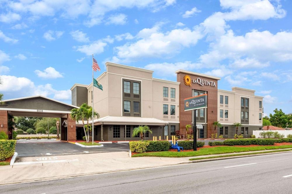 La Quinta Inn & Suites by Wyndham St. Petersburg Northeast in St. Petersburg