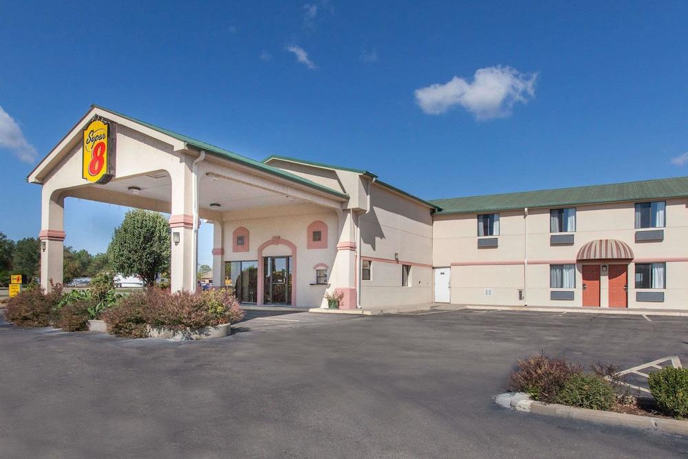 Super 8 by Wyndham Sallisaw in Sallisaw, Ok
